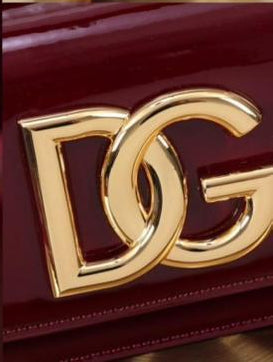 Dolce & Gabbana Shoulder bag in Red patent leather with a Gold Chain DG logo