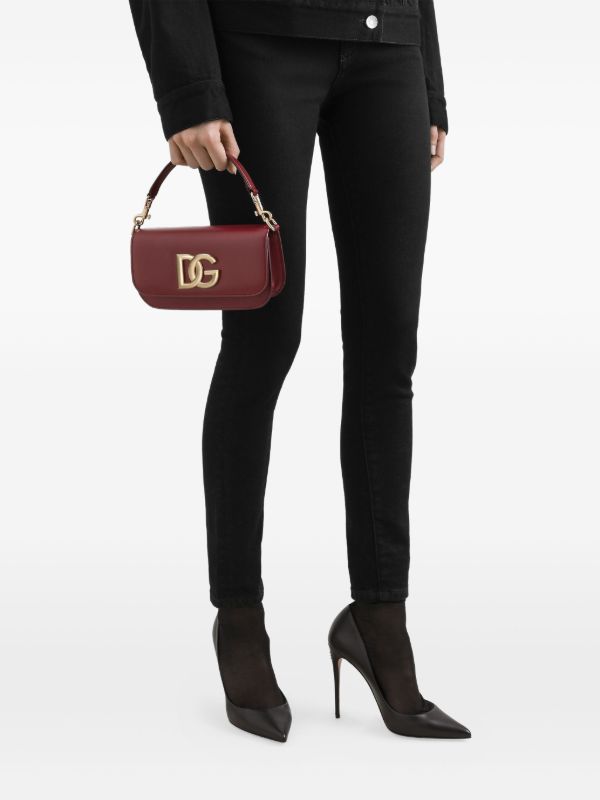 Dolce & Gabbana Shoulder bag in Red made of calfskin leather with a Gold Chain DG logo