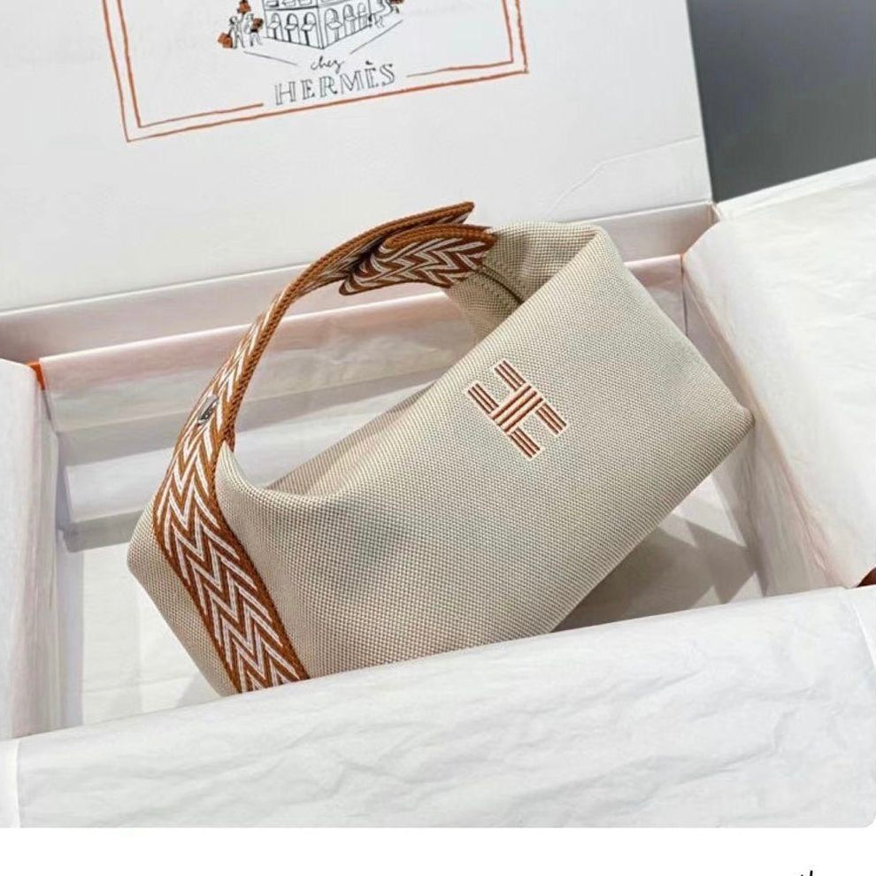 Hermes Bride à brac cloth vanity case in beige Canvas with Beige/Light Caramel Handle 22 cm