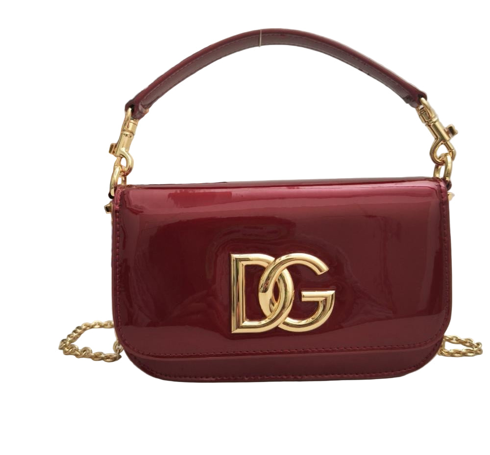 Dolce & Gabbana Shoulder bag in Red patent leather with a Gold Chain DG logo