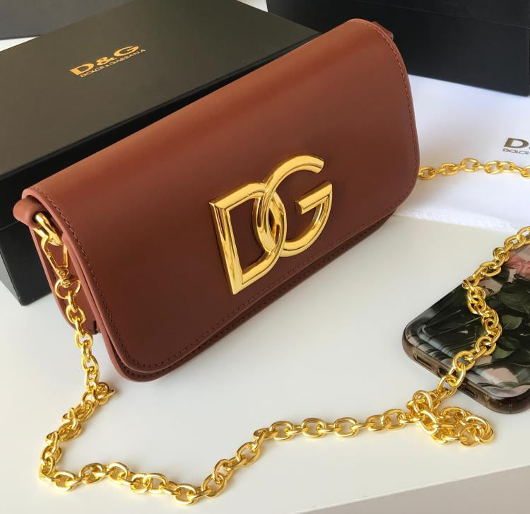 Dolce & Gabbana Shoulder bag in Cognac Brown made of calfskin leather with a Gold Chain DG logo