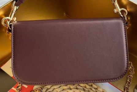 Dolce & Gabbana Shoulder bag in Burgundy made of calfskin leather with a Gold Chain DG logo