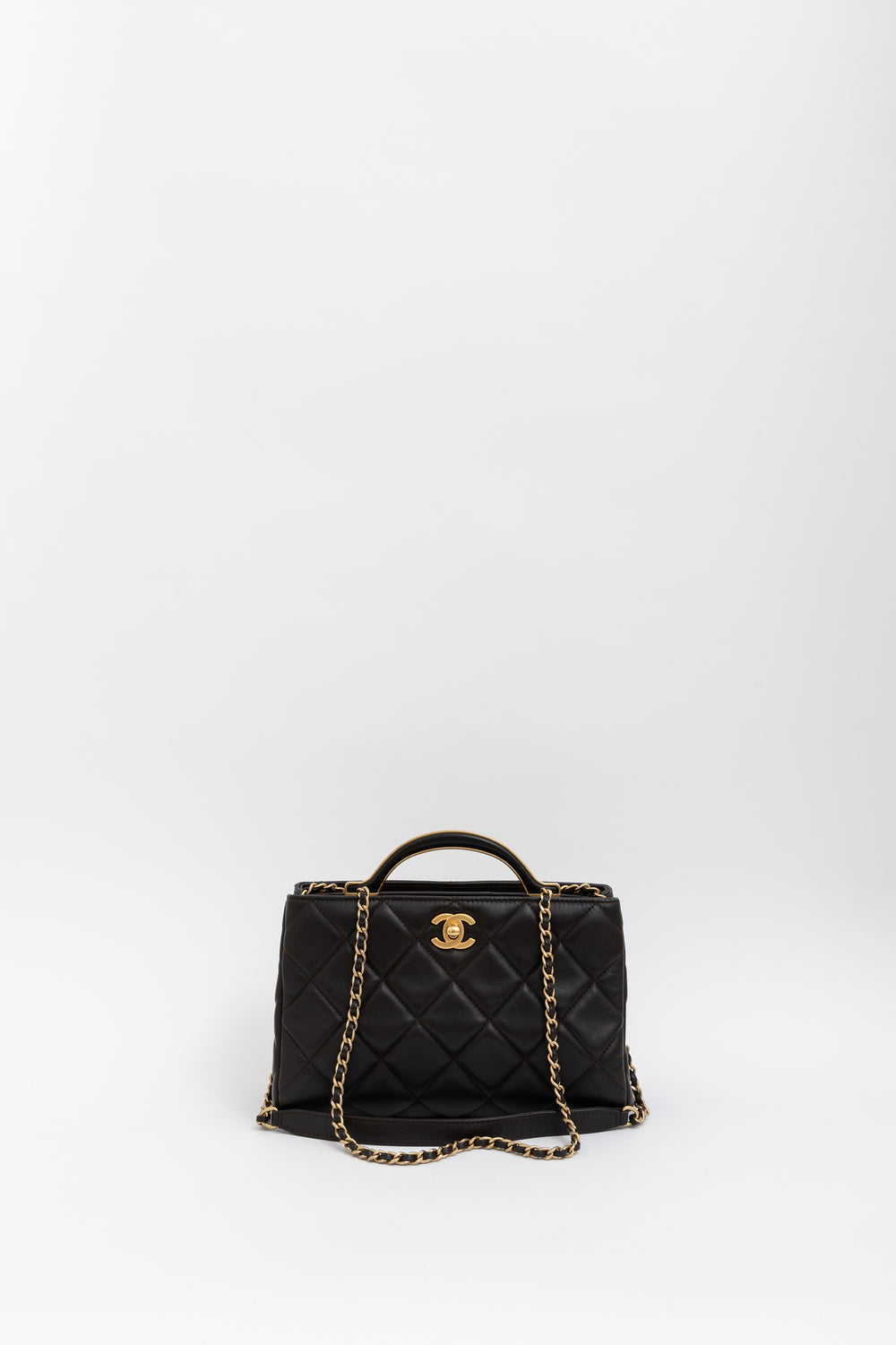 Chanel Top Handle Shoulder Bag in Black leather with Gold Hardware