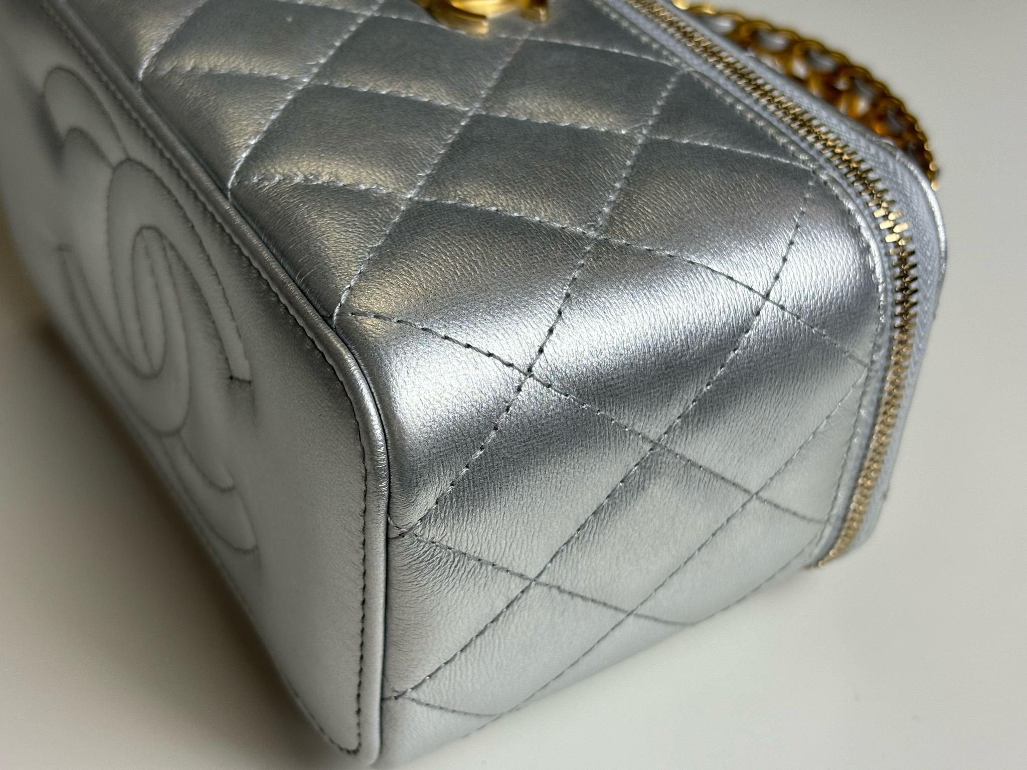Chanel Vanity Case in Silver Lambskin with Gold Hardware 17 cm