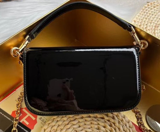 Dolce & Gabbana Shoulder bag in Black patent leather with a Gold Chain DG logo