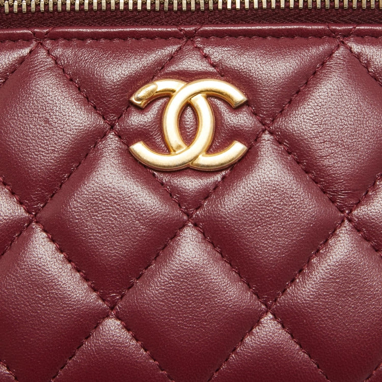 Chanel Vanity Case in Burgundy Quilted Lambskin with Gold Hardware 17 cm