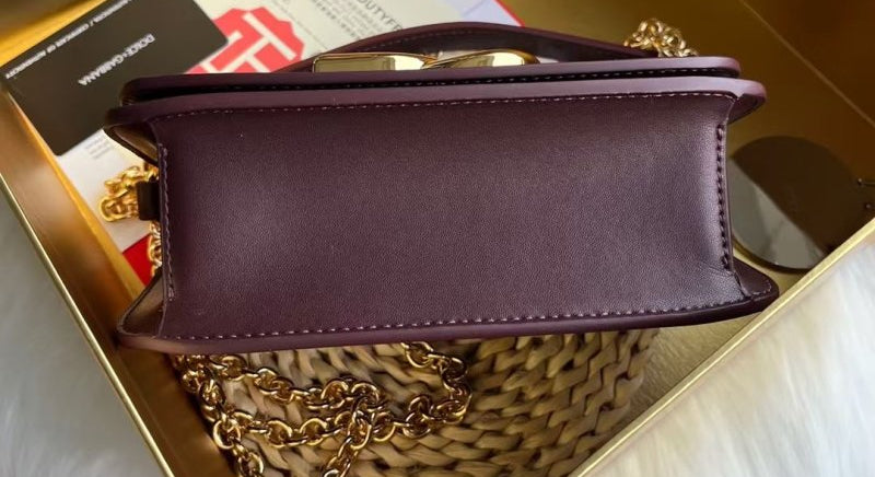 Dolce & Gabbana Shoulder bag in Burgundy made of calfskin leather with a Gold Chain DG logo