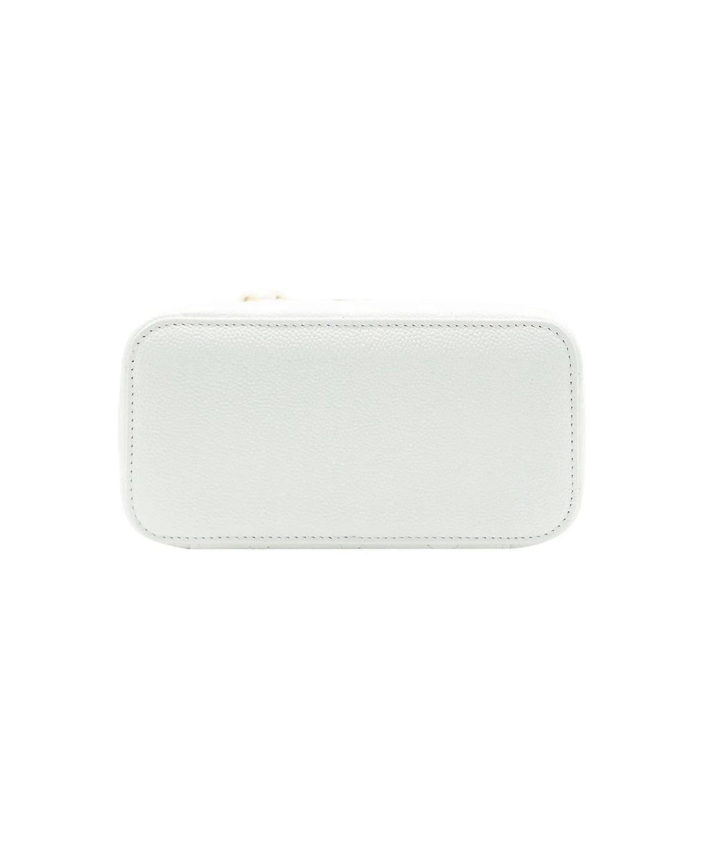 Chanel Vanity Case in White Quilted Lambskin with Gold Hardware 17 cm