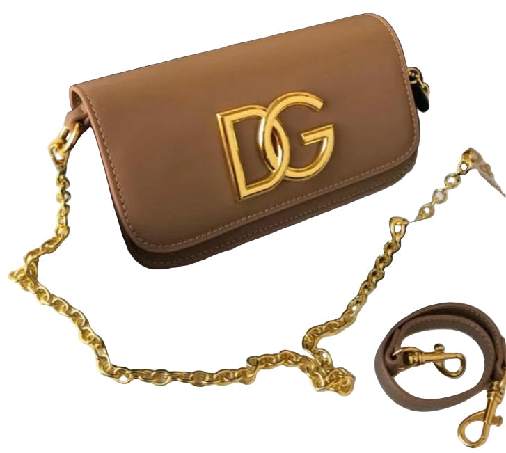Dolce & Gabbana Shoulder bag in Camel Brown made of calfskin leather with a Gold Chain DG logo