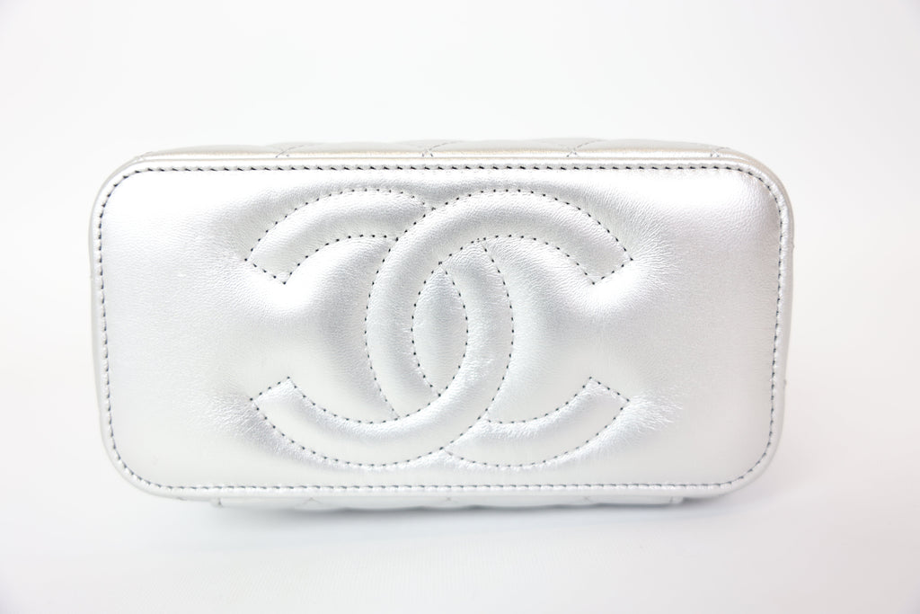 Chanel Vanity Case in Silver Lambskin with Gold Hardware 17 cm