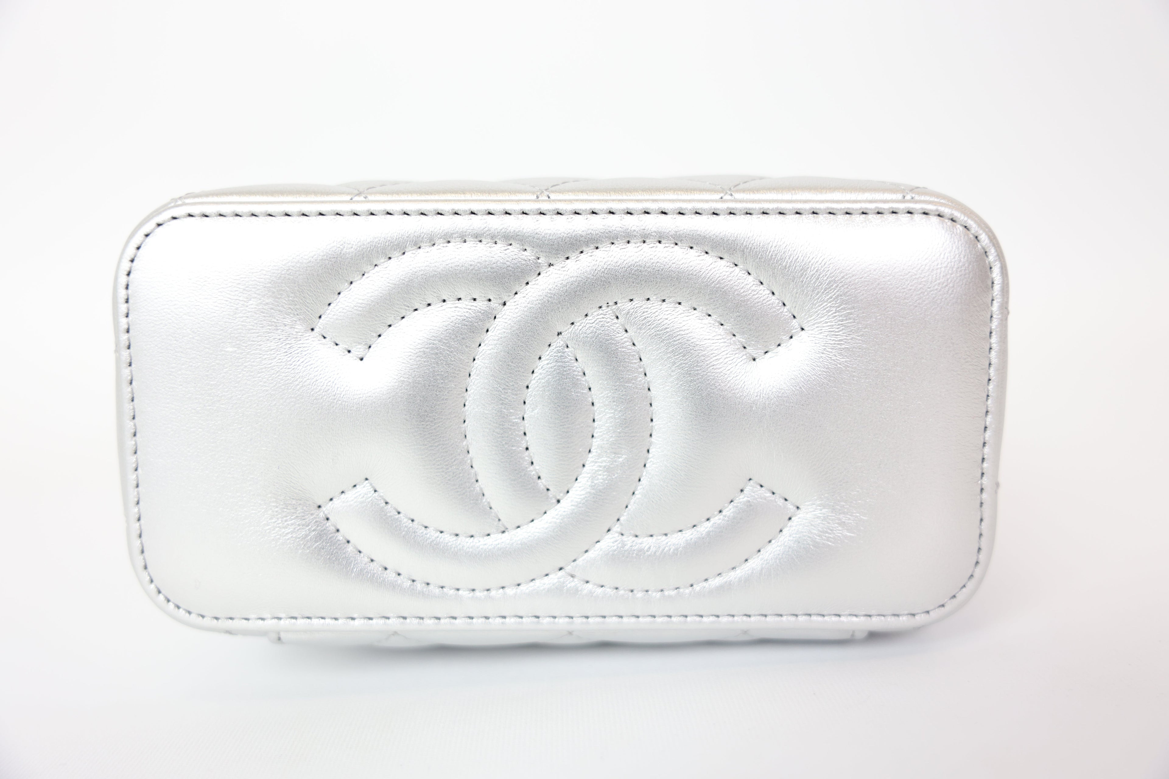 Chanel Vanity Case in Silver Lambskin with Gold Hardware 17 cm