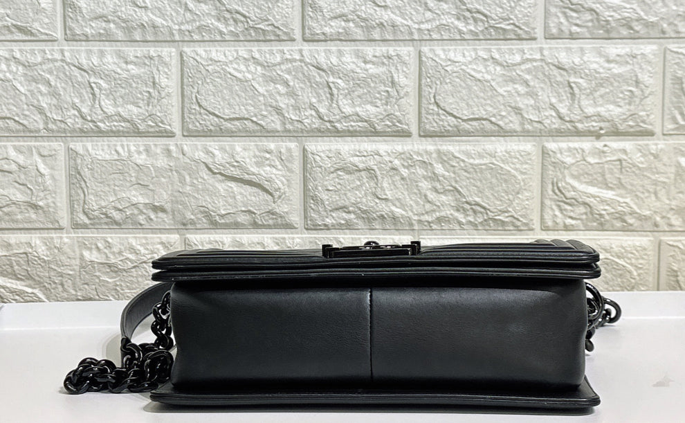 Chanel Boy Bag in Black Quilted Lambskin with black Hardware